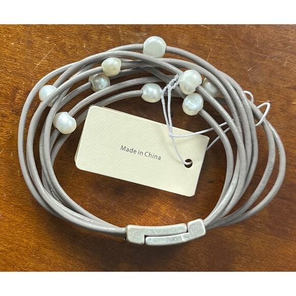 Saachi Wrap Bracelet White Freshwater Pearl Taupe Leather Magnet Clasp NWT - Picture 5 of 9